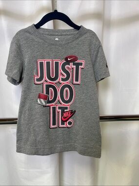 Nike boys Gray “the Nike Tee” with "Just Do It" Graphic size 5